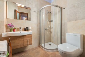 Traditional-Villa, 2 Schlafzimmer | Badezimmer