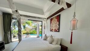 A spacious bedroom with a large bed, a view of a swimming pool, and a balcony. - Baan Eng Fah (Krabi)