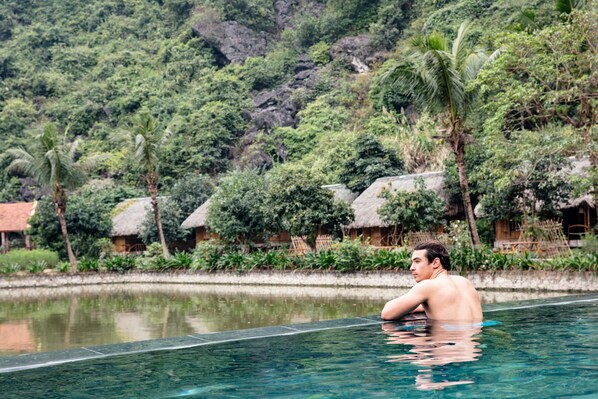 Outdoor pool, sun loungers - An's Eco Garden (Ninh Binh)