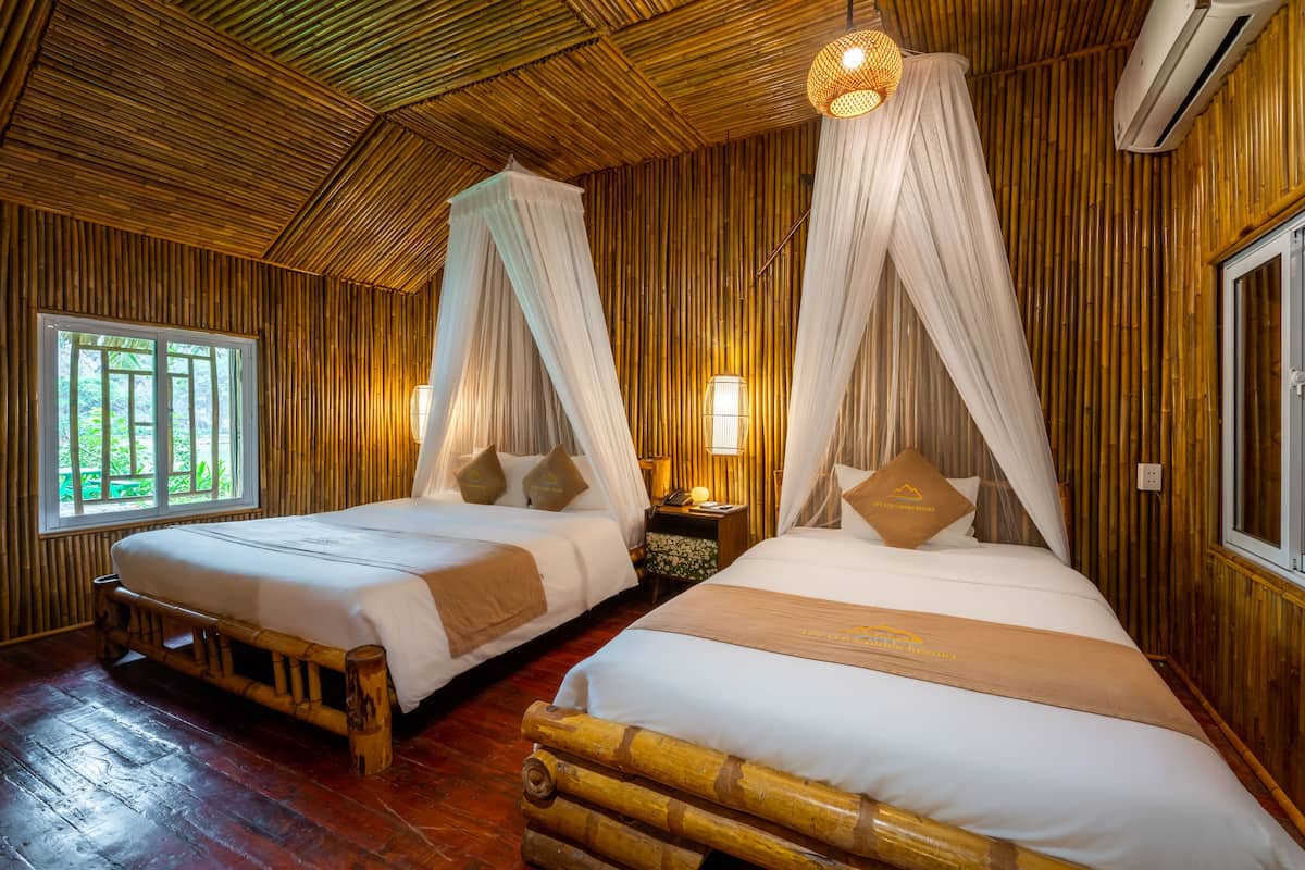Minibar, iron/ironing board, free WiFi, bed sheets