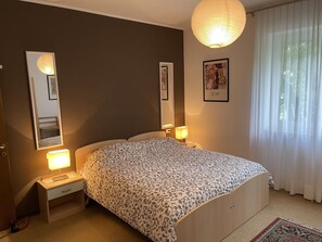 3 bedrooms, minibar, desk, blackout curtains