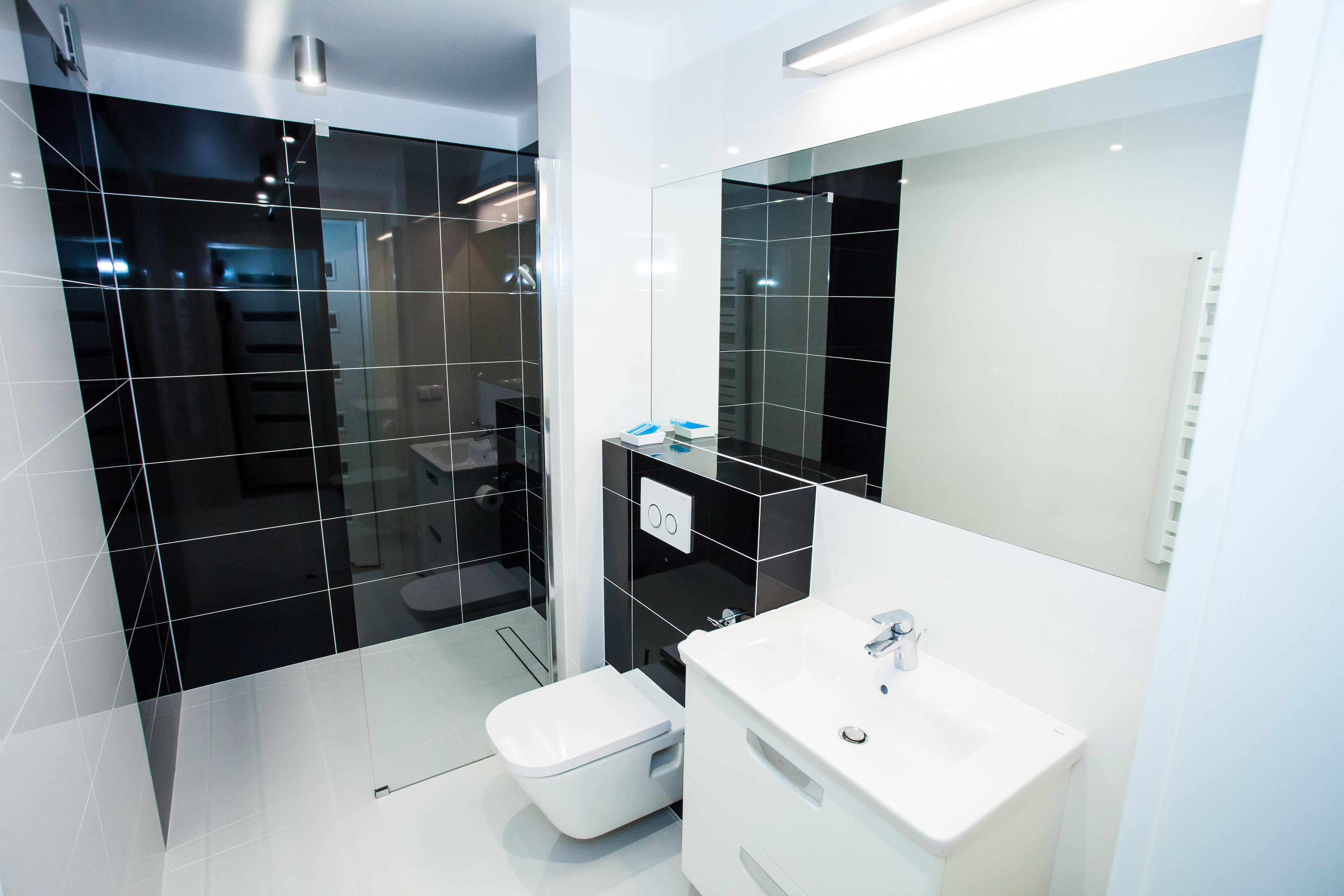 Apartment, 2 Bedrooms, 2 Bathrooms (Azure) | Bathroom | Free toiletries, hair dryer, towels