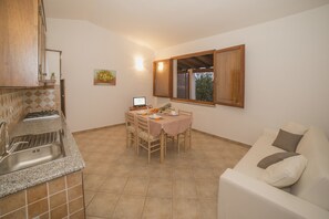Classic Apartment, 2 Bedrooms, Patio, Ocean View | Living area