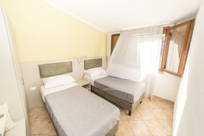 Departamento superior, 2 habitaciones, patio, vista al océano | 2 habitaciones y cunas gratuitas