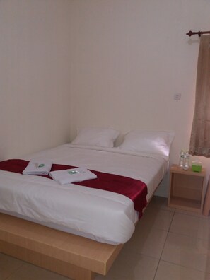 Business (Shared Bathroom) | Free WiFi - Paddington Homestay (Medan)