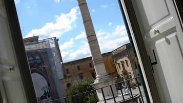 Deluxe Suite, 1 Bedroom, Balcony, City View