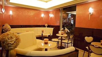 TĂ€gliches inbegriffenes einheimisches FrĂŒhstĂŒck