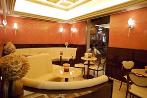 Frokost med lokale retter er inkludert hver dag