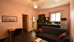 Comfort Apartment, 1 Queen Bed, Non Smoking | Living area - Le Pilotis (N'Djamena)