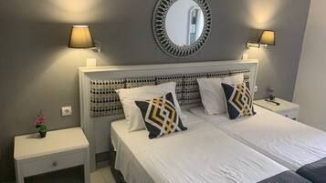 Habitación triple estándar | Tabla de planchar con plancha y wifi gratis