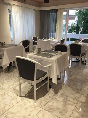 Restaurant - Alkyonides Hotel (Rhodes)