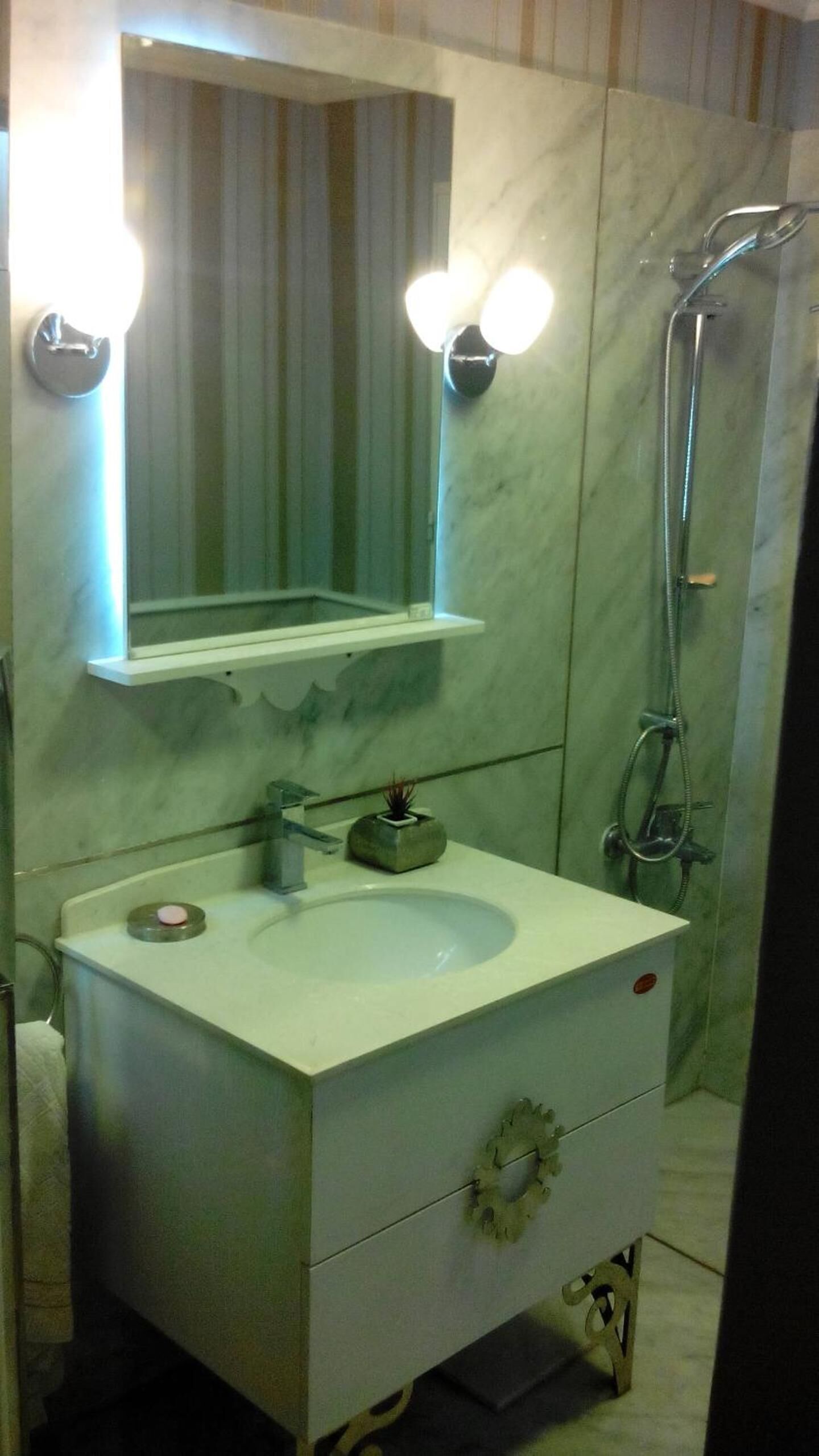 Shower, towels