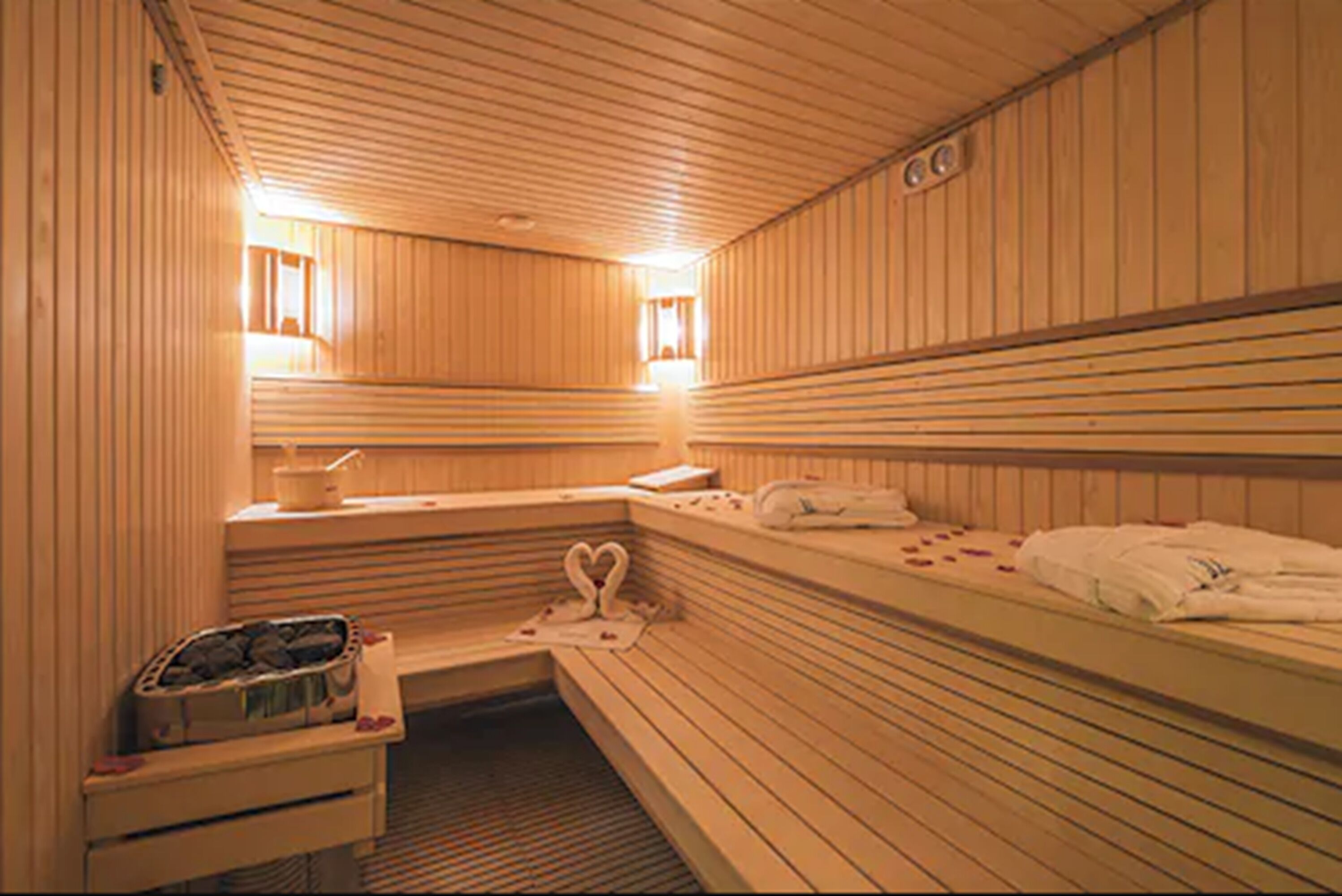 sauna, steam room, turkish bath/hammam, body treatments, body wraps