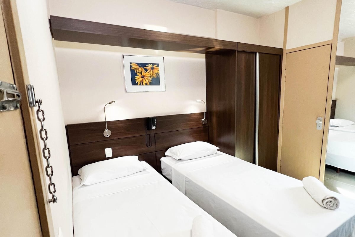 Minibar, Zimmersafe, Schreibtisch, laptopgeeigneter Arbeitsplatz