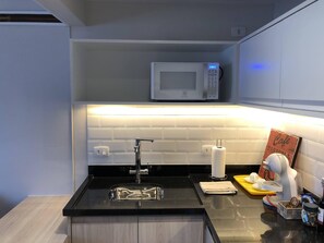 Standardzimmer, 1 Doppelbett | Eigene Küche | Kühlschrank, Mikrowelle, Herdplatte, Wasserkocher mit Kaffee-/Teezubehör