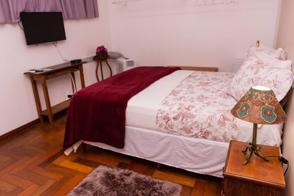 Suite de lujo, 1 habitación, bañera | Minibar, cortinas opacas, tabla de planchar con plancha y wifi gratis