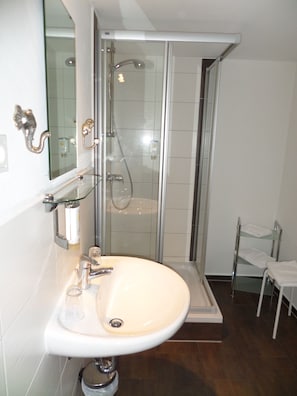 Standard Double Room | Bathroom | Shower, hair dryer, towels