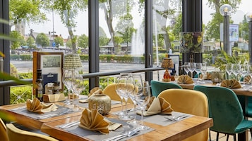 Breakfast, lunch, dinner served; French cuisine