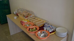 Frokostbuffé hver dag (mot et tillegg)