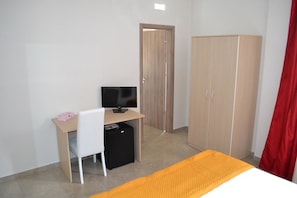 Caja de seguridad en la habitación, escritorio, cunas y wifi gratis 