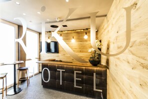 Reception - RiKu HOTEL Ulm (Ulm)