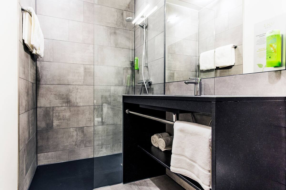 shower, hair dryer, heated floors, towels