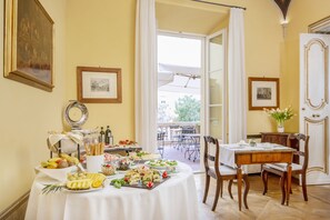 Daily cooked-to-order breakfast for a fee - Relais degli Angeli (Siena)