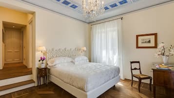 Deluxe-Zimmer | Minibar, Zimmersafe, individuell dekoriert, individuell eingerichtet