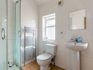 Double Room, Shared Bathroom | Bathroom | Combined shower/tub, free toiletries, hair dryer, towels - Birmingham Guest House 17 (Birmingham)