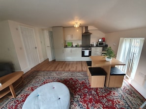 Apartment, Private Bathroom (2 Bed) | Restaurant