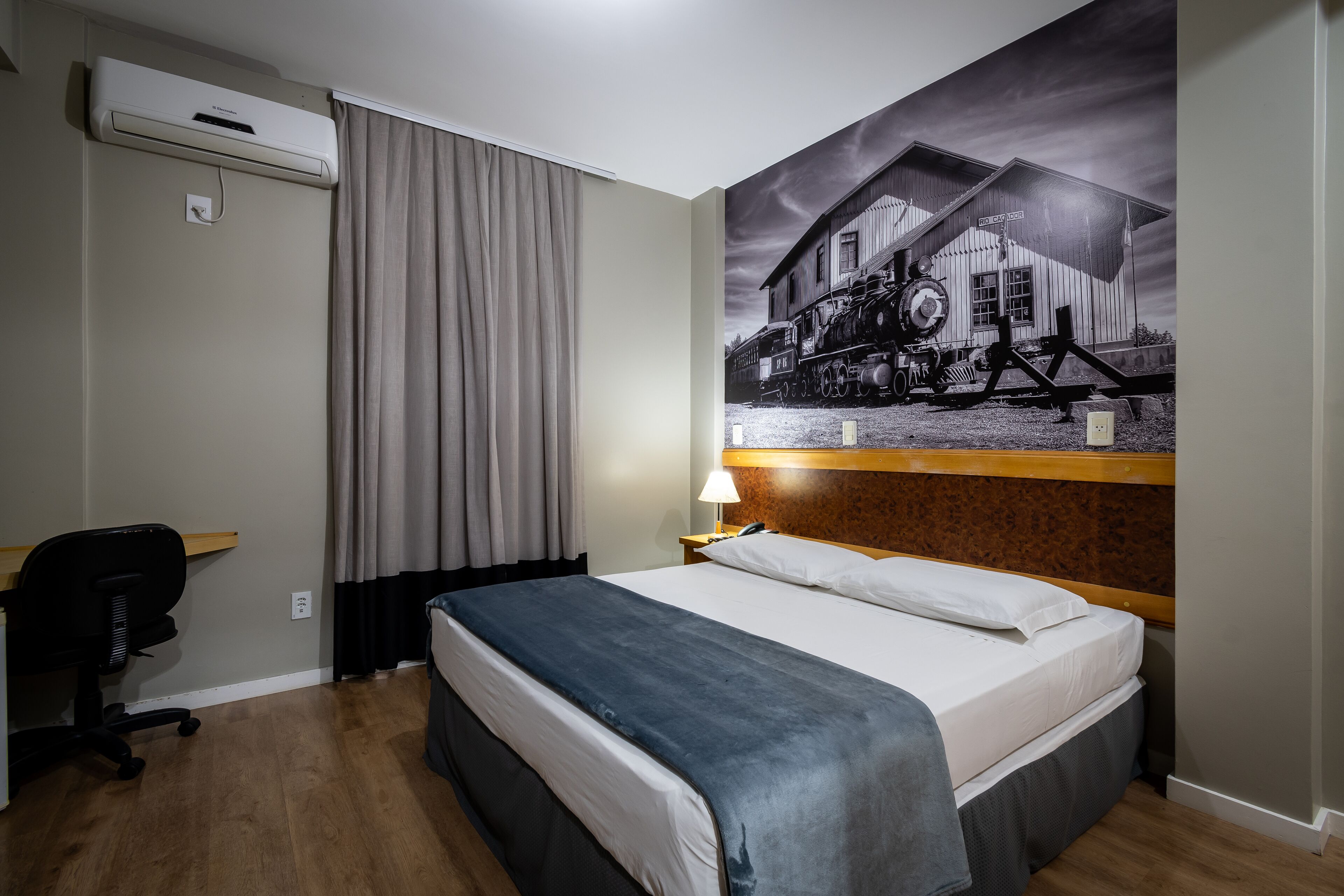 luxury apartment | minibar, in-room safe, desk, blackout curtains