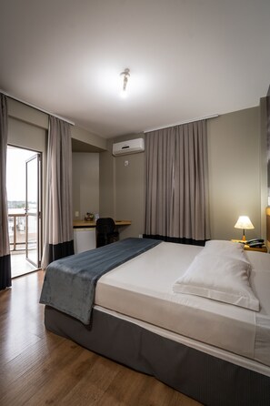 Luxury Apartment | Minibar, in-room safe, desk, blackout curtains - Brivali Hotel e Eventos (Cacador)