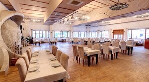 3 Restaurants, Frühstück, Mittagessen, Abendessen, internationale Küche