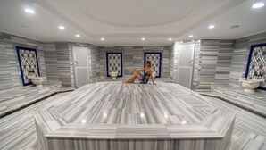 Badstue, dampbad, varme kilder/mineralkilder og tyrkisk bad/hamam