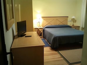 Standard Double Room | Desk, blackout drapes, free cribs/infant beds, rollaway beds