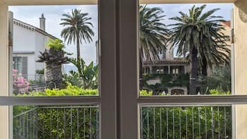 Panoramic Double Room, Terrace (Fond de cour) | In-room safe, desk, iron/ironing board, free WiFi