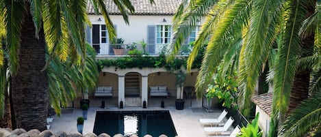 Chambre Deluxe Double ou avec lits jumeaux, vue piscine (Cosy) | Vue depuis le balcon