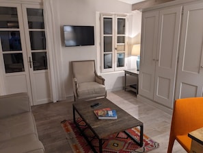 Double Room, Pool View (Avec Terrasse) | 1 bedroom, in-room safe, desk, iron/ironing board