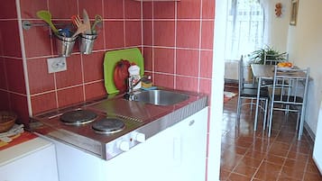 Studio, Terrace, Garden View | Private kitchenette