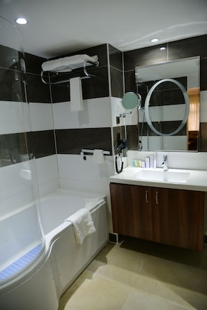 Classic Room, 1 Bedroom | Bathroom | Rainfall showerhead, designer toiletries, hair dryer, bathrobes - Grand Pela Hotels & Suites (Abuja)