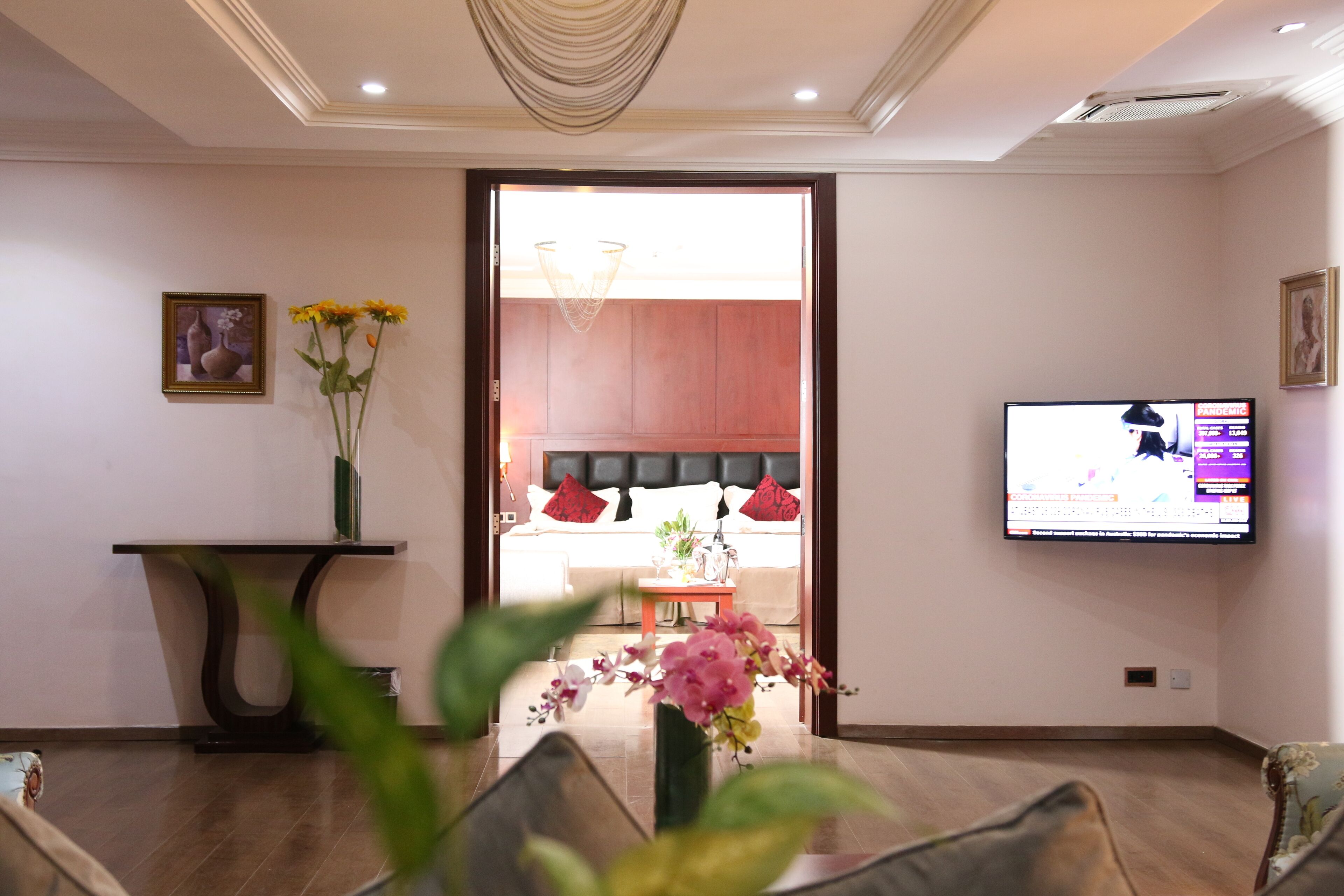 皇家套房 (Grand) | 高档床上用品、客房内保险箱、办公桌、笔记本电脑工作区