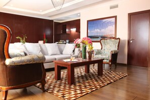 ロイヤル スイート (Grand) | リビング エリア | 薄型テレビ