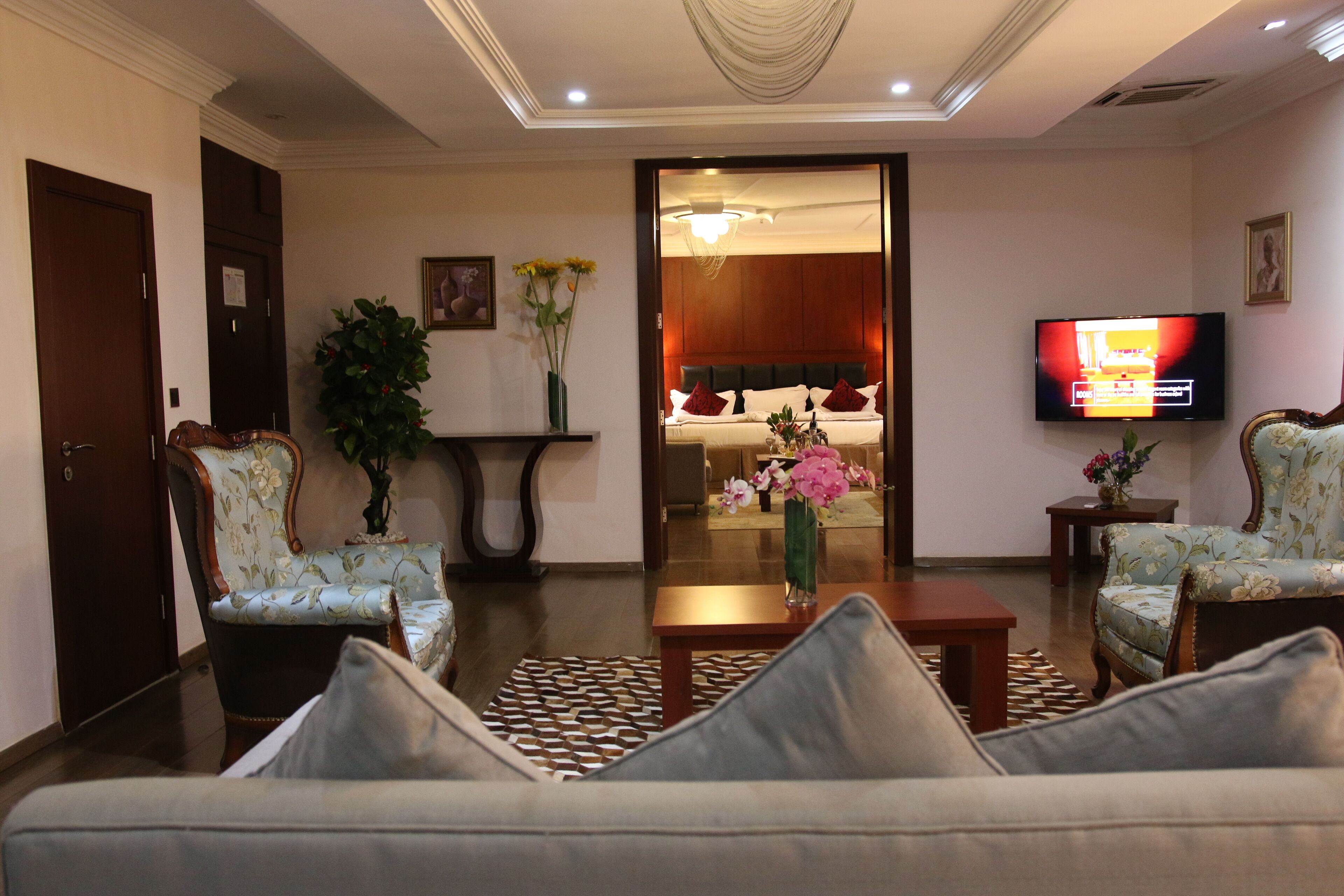 royal suite (grand) | living area | flat-screen tv
