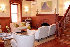 Interior detail - Anchorage 1770 (Beaufort)