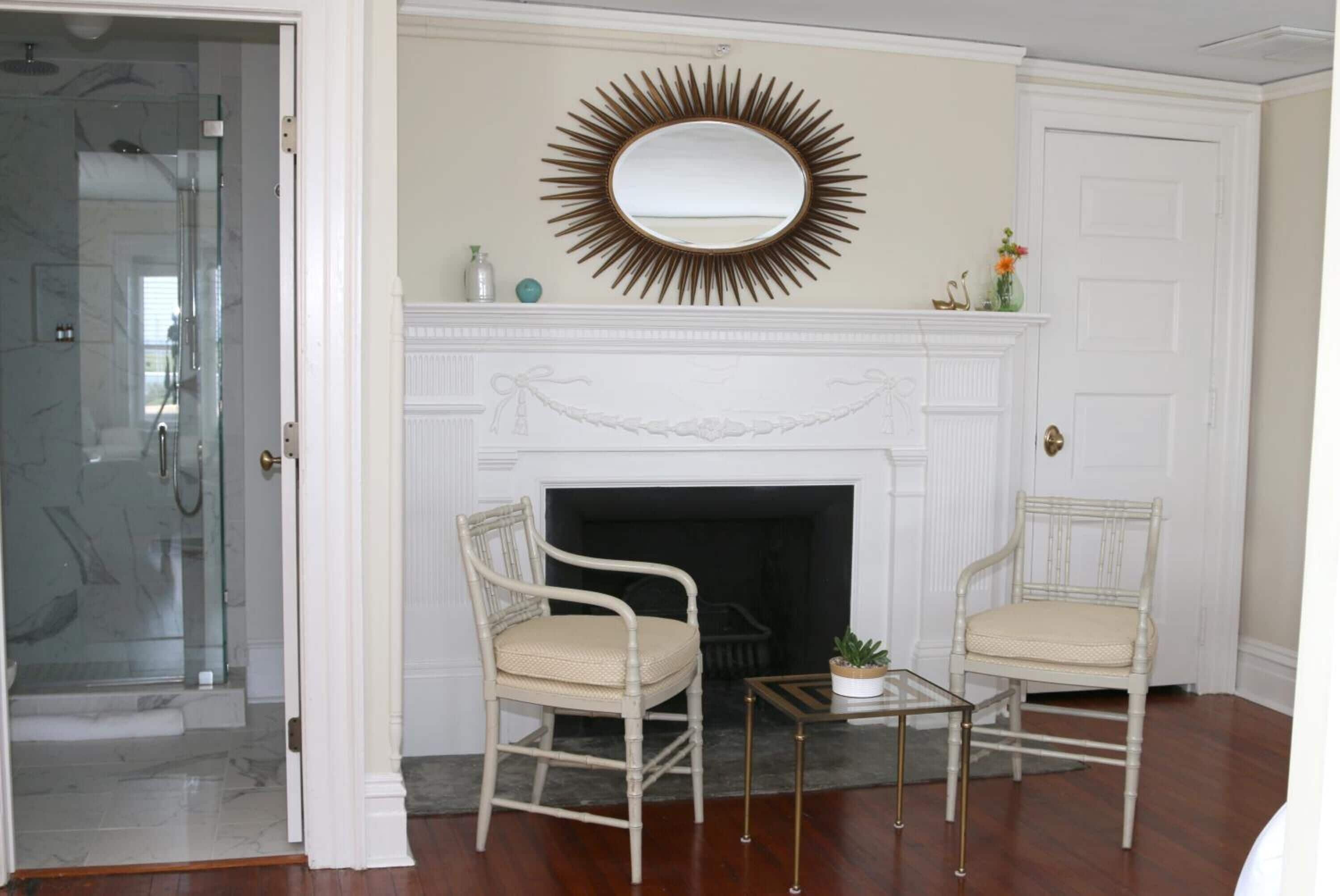 flat-screen tv, fireplace