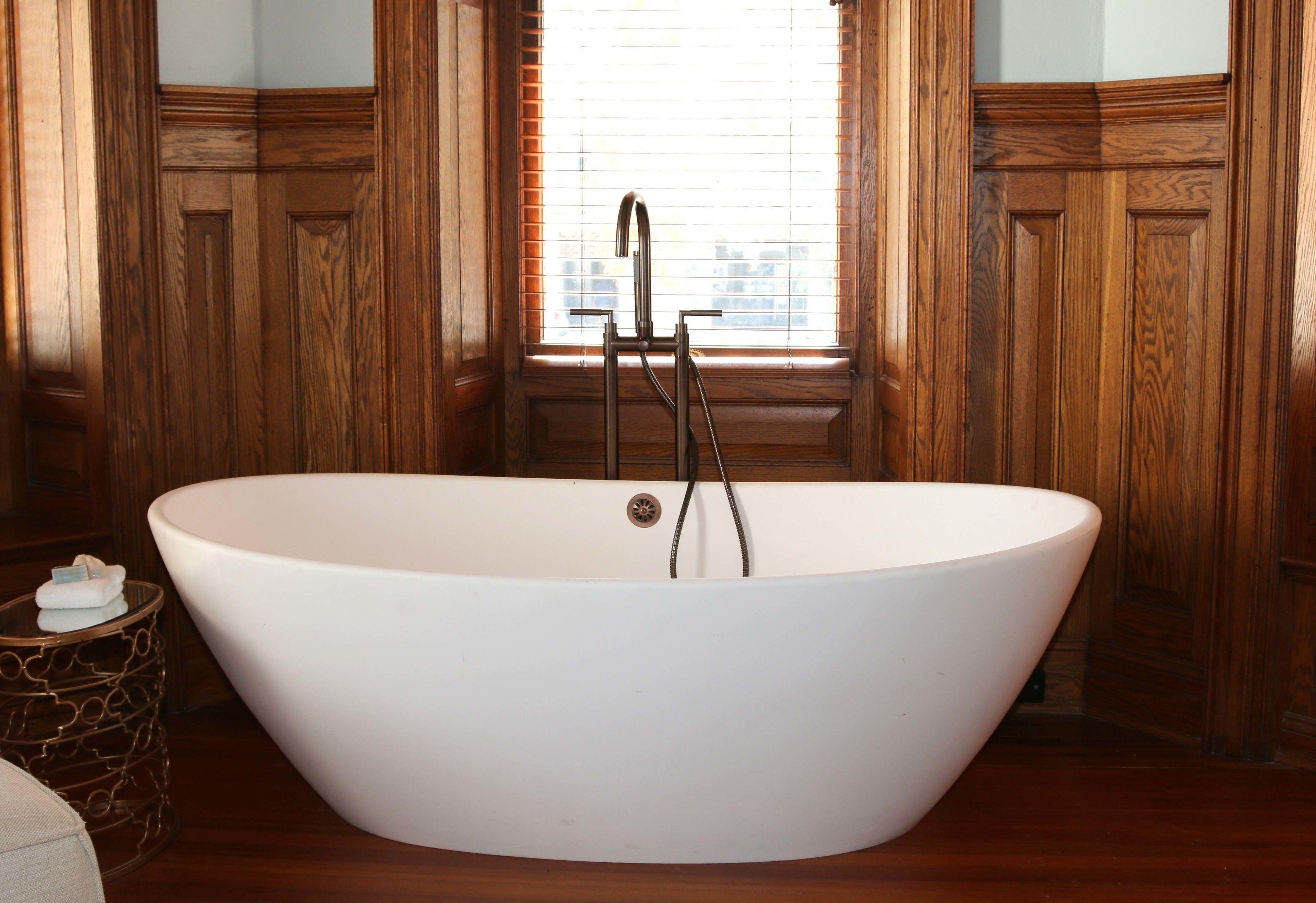 deep-soaking bathtub