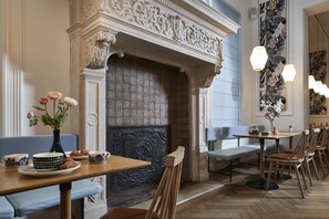 Daily continental breakfast for a fee - Hygge Hotel (Brussels)