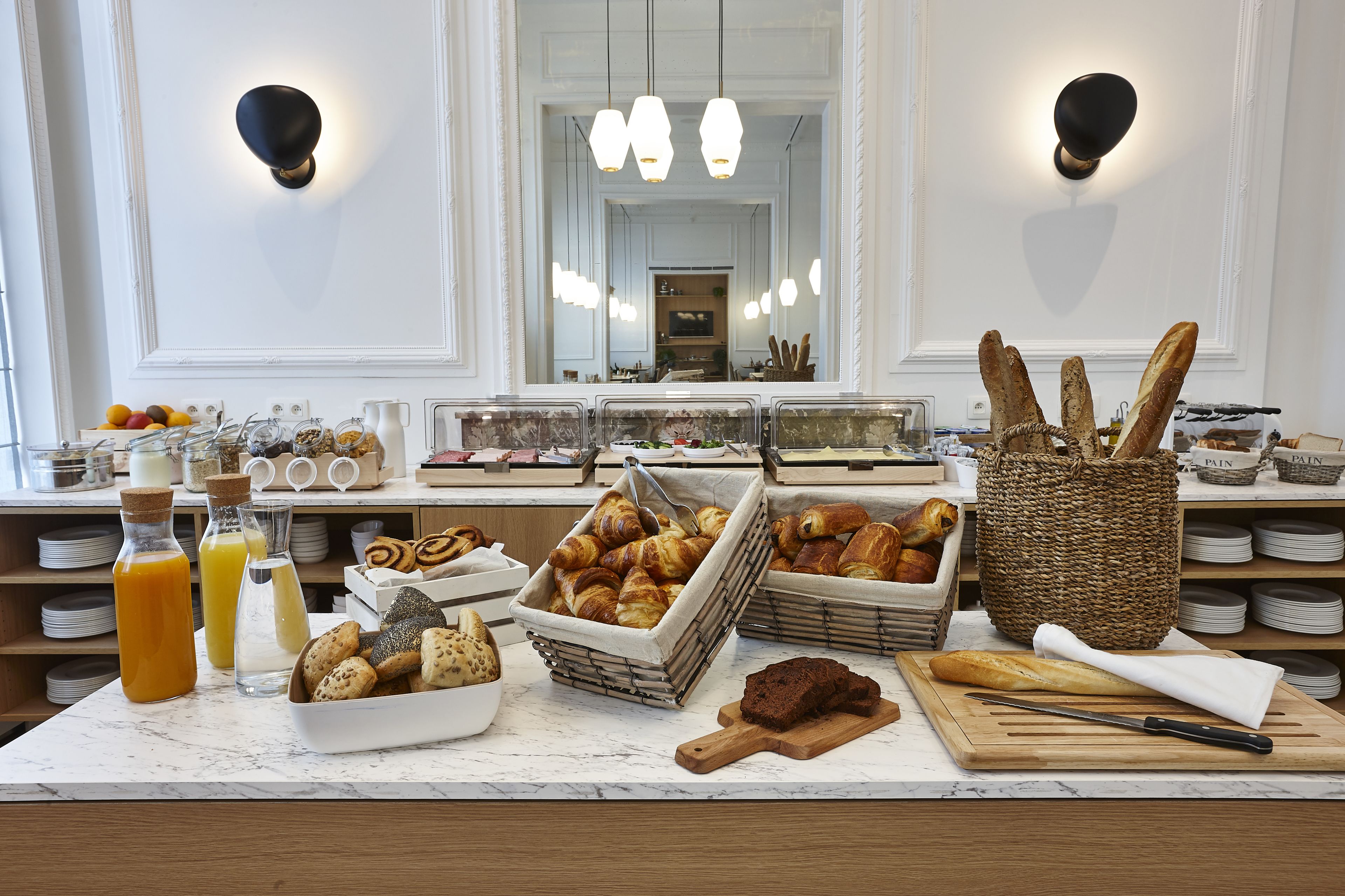 Kontinental frukost varje dag (EUR 18.00 per person)