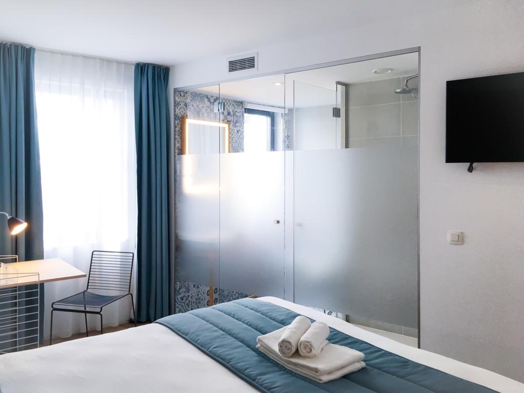 In-room safe, desk, soundproofing, WiFi (free)
