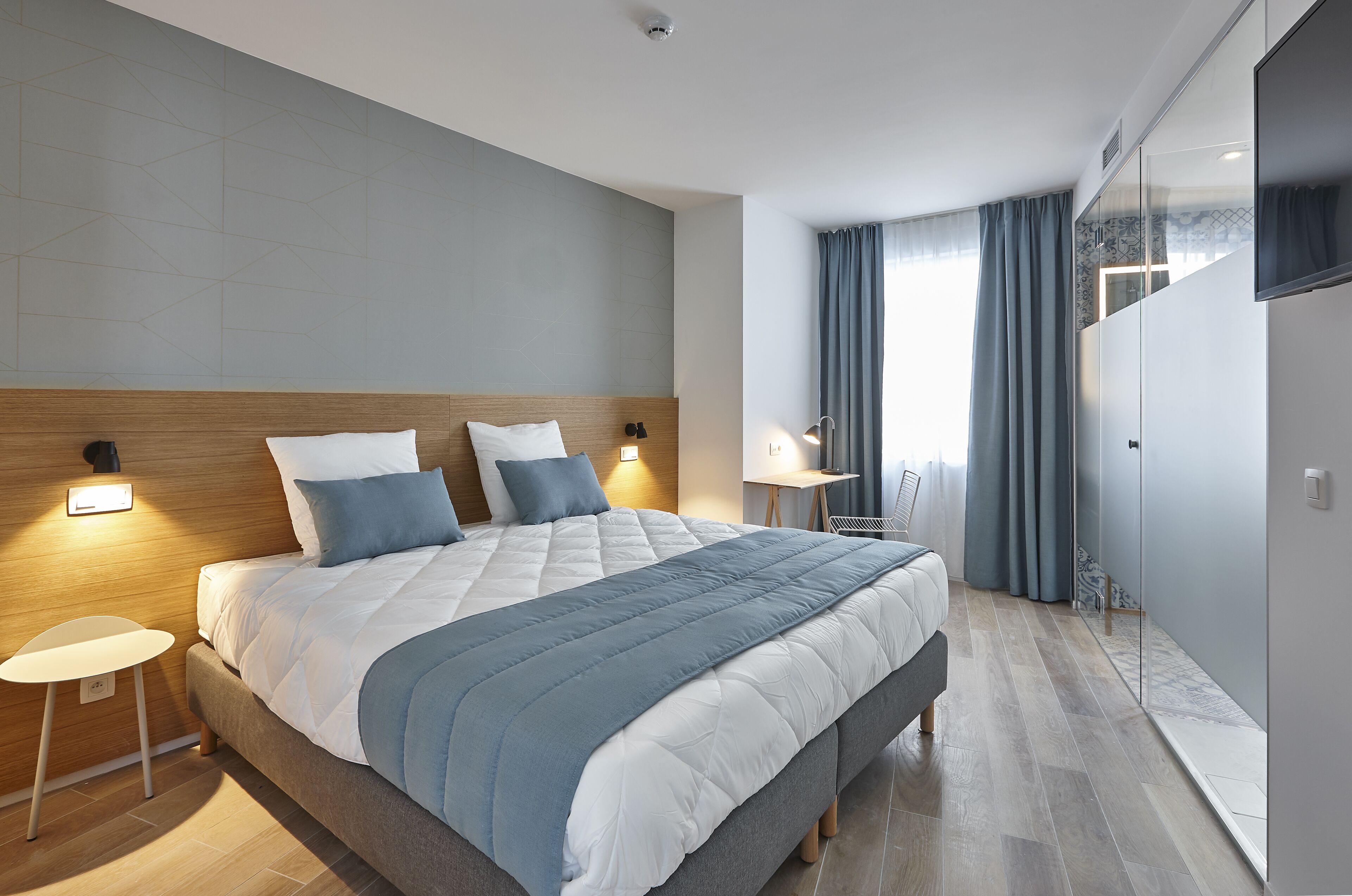 In-room safe, desk, soundproofing, WiFi (free)